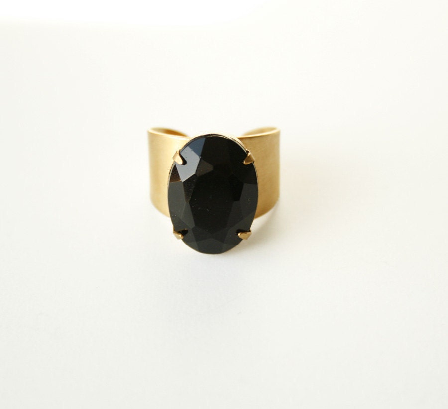 The Black oval ring, adjustable