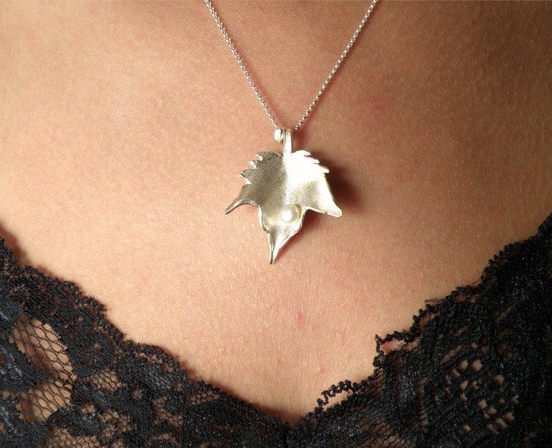 Sterling Silver Leaf Necklace with Pearl, Autumn Leaf Necklace, Woodland Jewelry, Autumn Leaves, Nature Jewellery