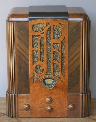 STEWART WARNER Model R127A Art Deco Radio. "Prado"  (1933)