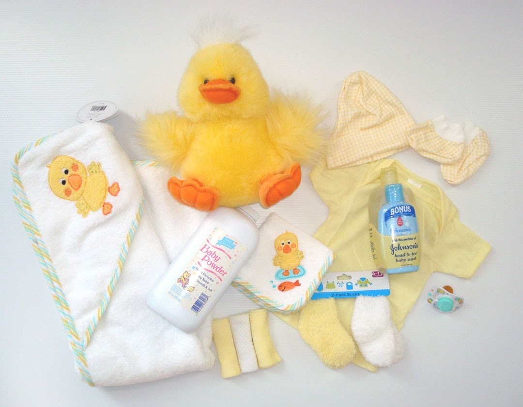 Just Ducky rubber duck gender neutral diaper cake