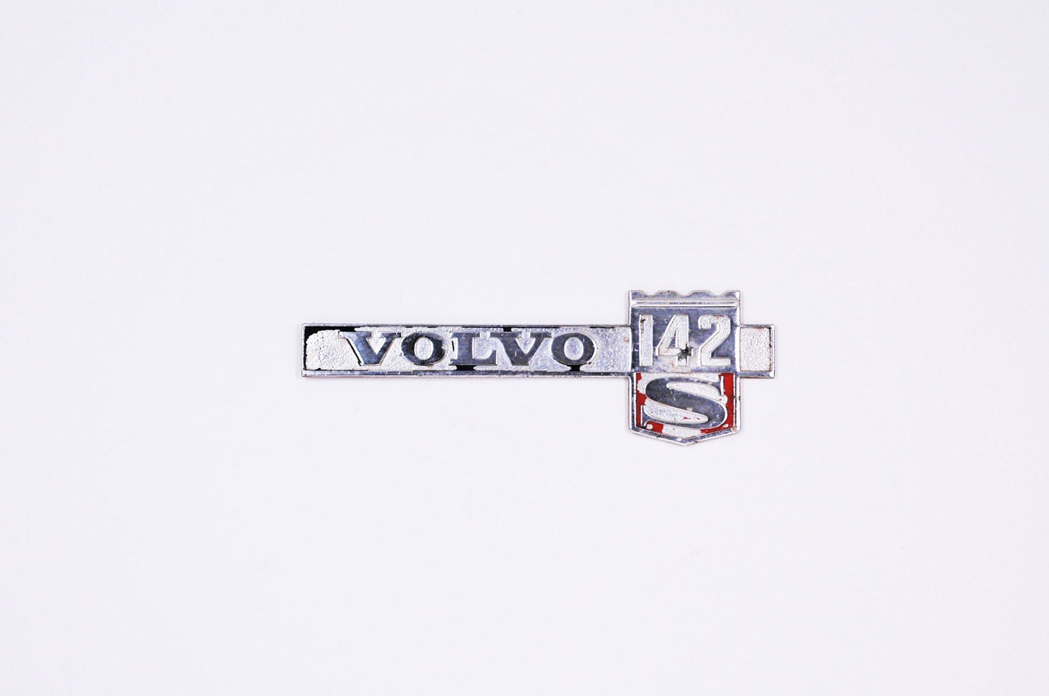 Volvo 142S Emblem Badge
