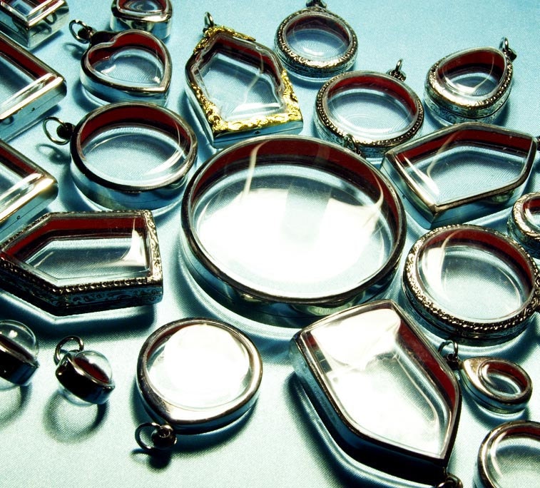 25 Unique Wholesale Empty Clear Blank Vial Planter Shadow Box Pendant Case Containers Amulet Locket Cases Phials - LESS THAN 2 DOLLARS each