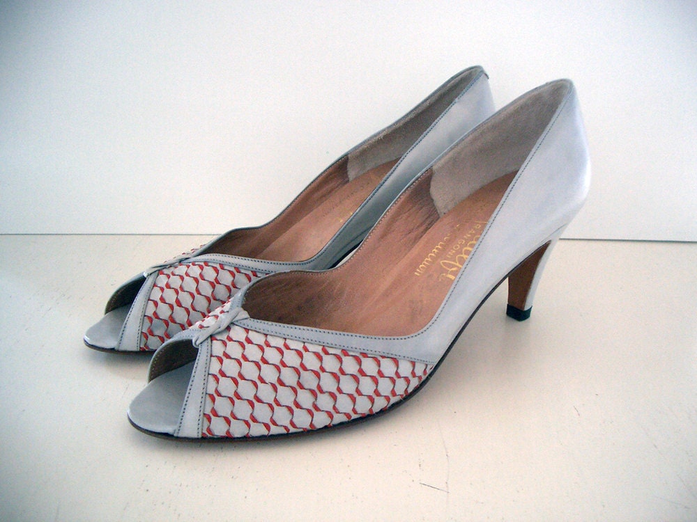 VINTAGE 50's Pin-Up Heels Gray & Red Leather - Size 7 AA - openeyespressvintage