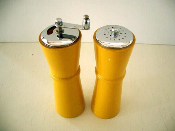 VINTAGE Atomic Mustard Salt & Pepper Shakers