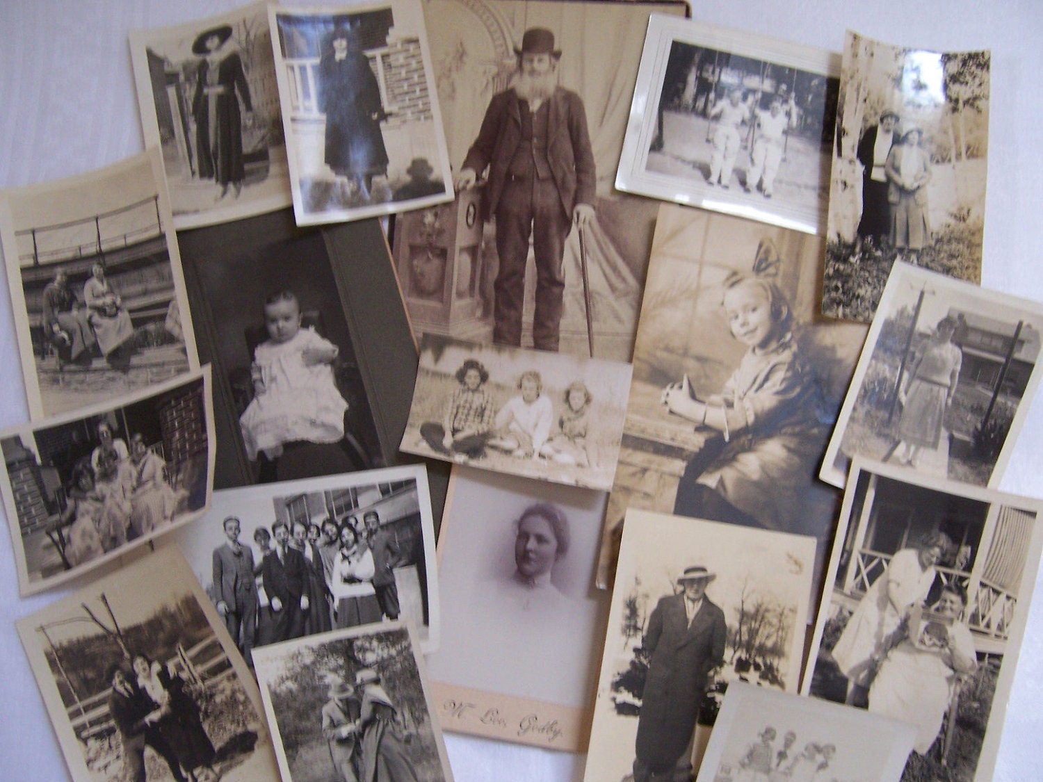 Vintage Photographs - 18 in Lot