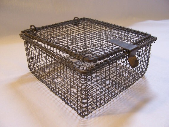 Small Vintage Wire Basket with Lid Fishing Basket by vintagenelly
