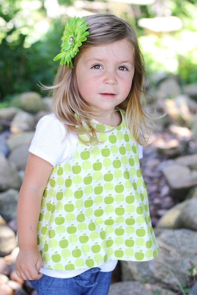 6-12m Pinafore REVERSIBLE in Sandi Henderson Farmers Market Green Apple and Petal Party Fabric