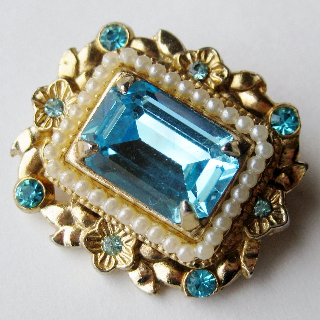 Vintage 40s Gold Coro Charmian Aquamarine Blue Emerald Cut Rhinestone Brooch Pin