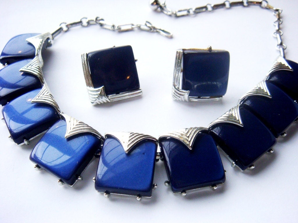 blue coro vintage necklace