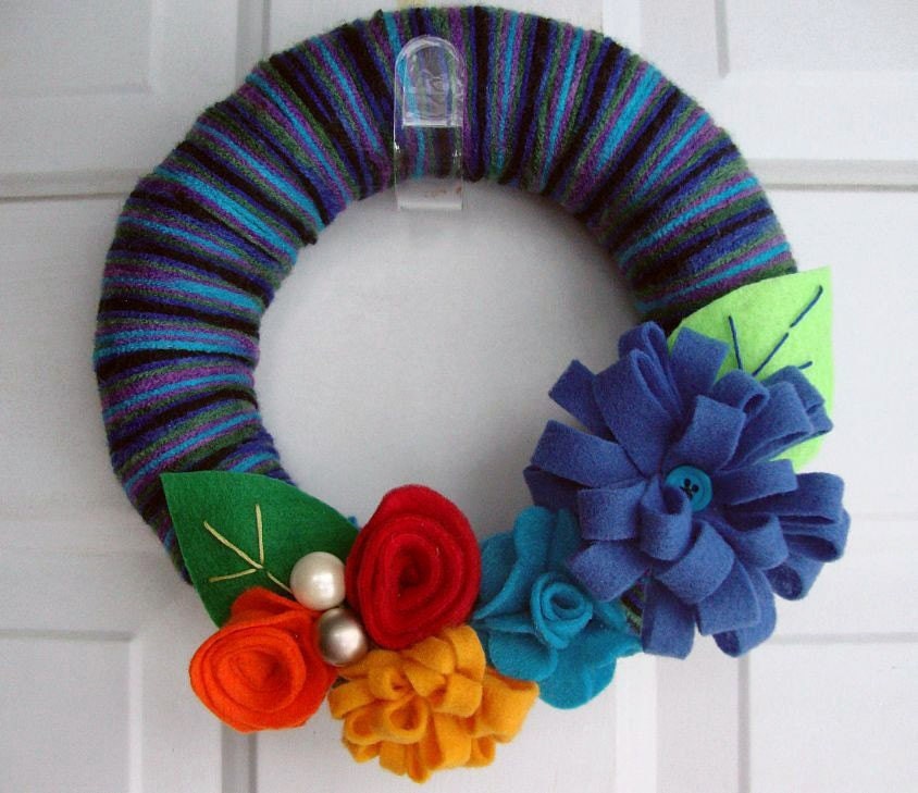 Yarn Wreath Midnight Garden 10"