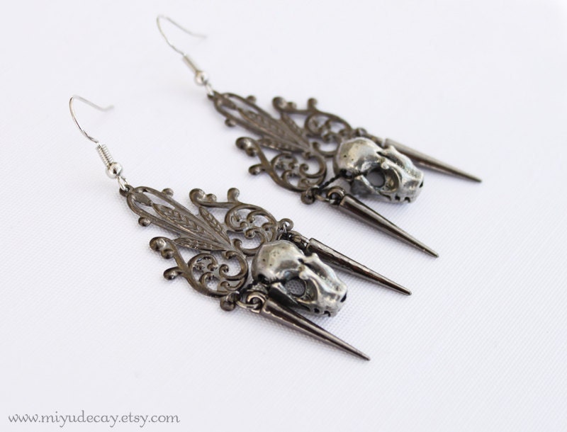 Miyu Decay Noir Filigree Spike Earrings