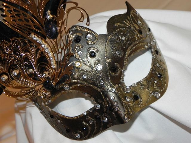 Reserved for ZeonKitty Feather Masquerade Mask in Black