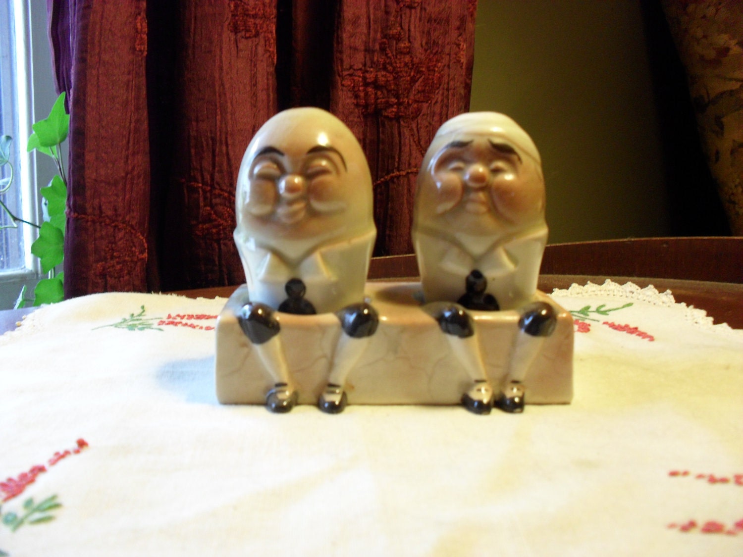 Humpty Dumpty Salt and Pepper Shakers Set