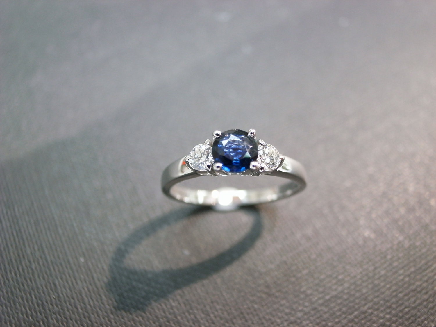 Engagement Ring with Diamond and blue Sapphire in 14K White Gold