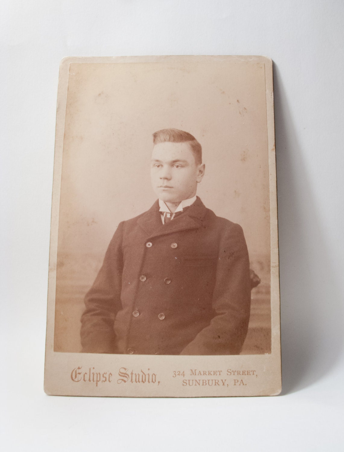 VICTORIAN ANTIQUE PHOTOGRAPH: Carte de Visite, Young Man, 1880s-90s.