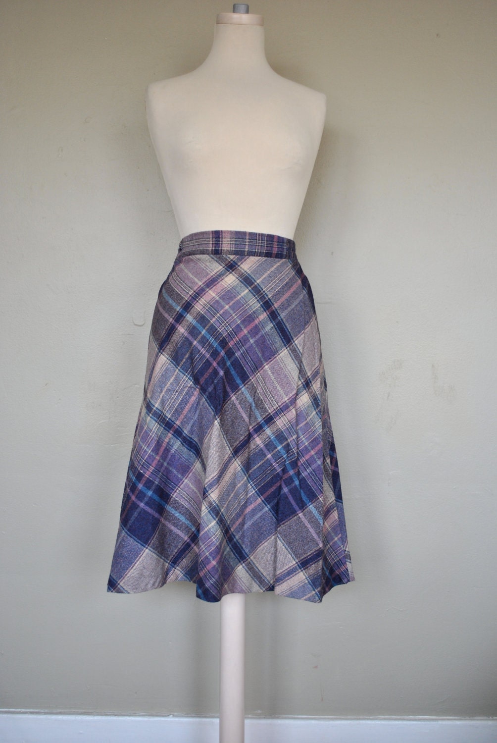 CLEARANCE  School Girl 1970s Vintage Work Skirt / Purple Plaid Skirt / Vintage Skirt / Wool Skirt / Small Wool Blend Skirt