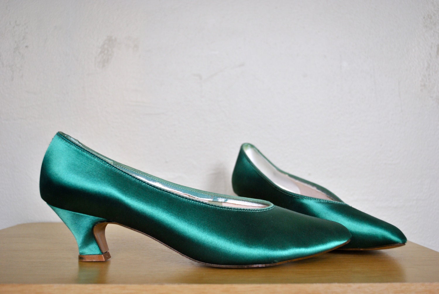 Emerald Green Satin Shoes  Green Kitten Heels  Size 10 Vintage Heels ...