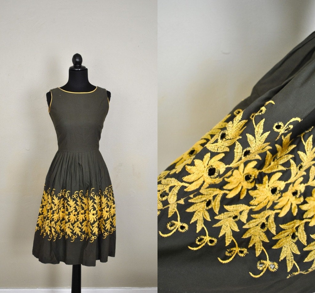 1950s Summer Dress / Small Spring Dress / 1950s Sundress / Vintage Green and Yellow Embroidered Cotton Sundress