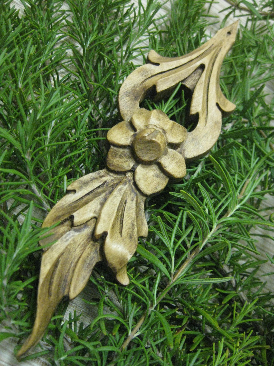 Wood Flowers - handcarved made from reclaimed wood - ecofriendly home decor - TheWoodenBee