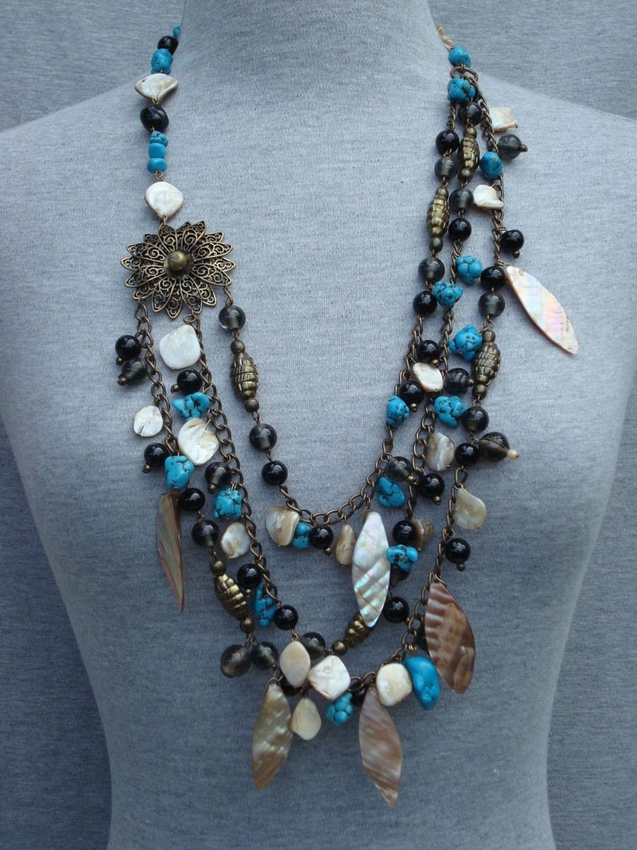 Turquoise, shell and glass Necklace