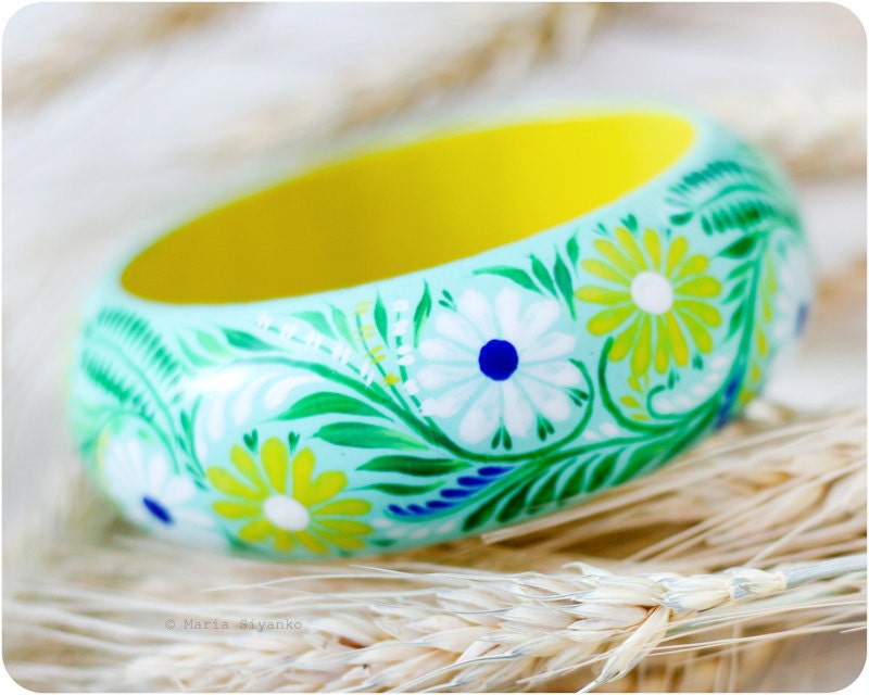 Chamomile bracelet - various sizes. Hand Painted Jewelry. Flowers Bangle Bracelet. Floral fashion. Bright colors. Average wood bracelet