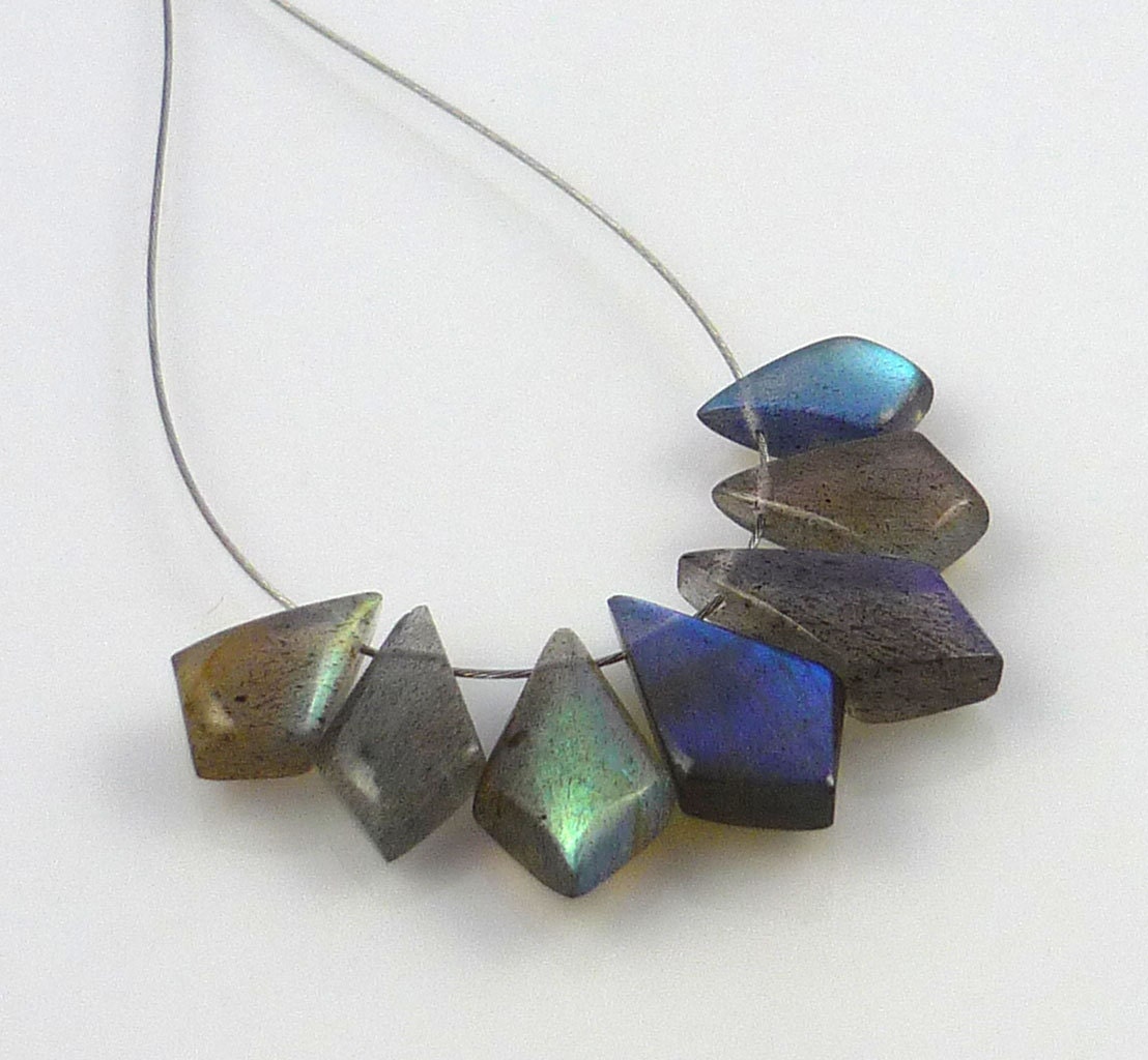 Smooth polished labradorite kite briolette beads 10-15mm