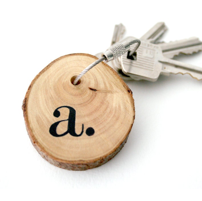 Choose your initial...Keychain made with  wood and cable steel wire with your monogramme hand painted.. - naneHandmade