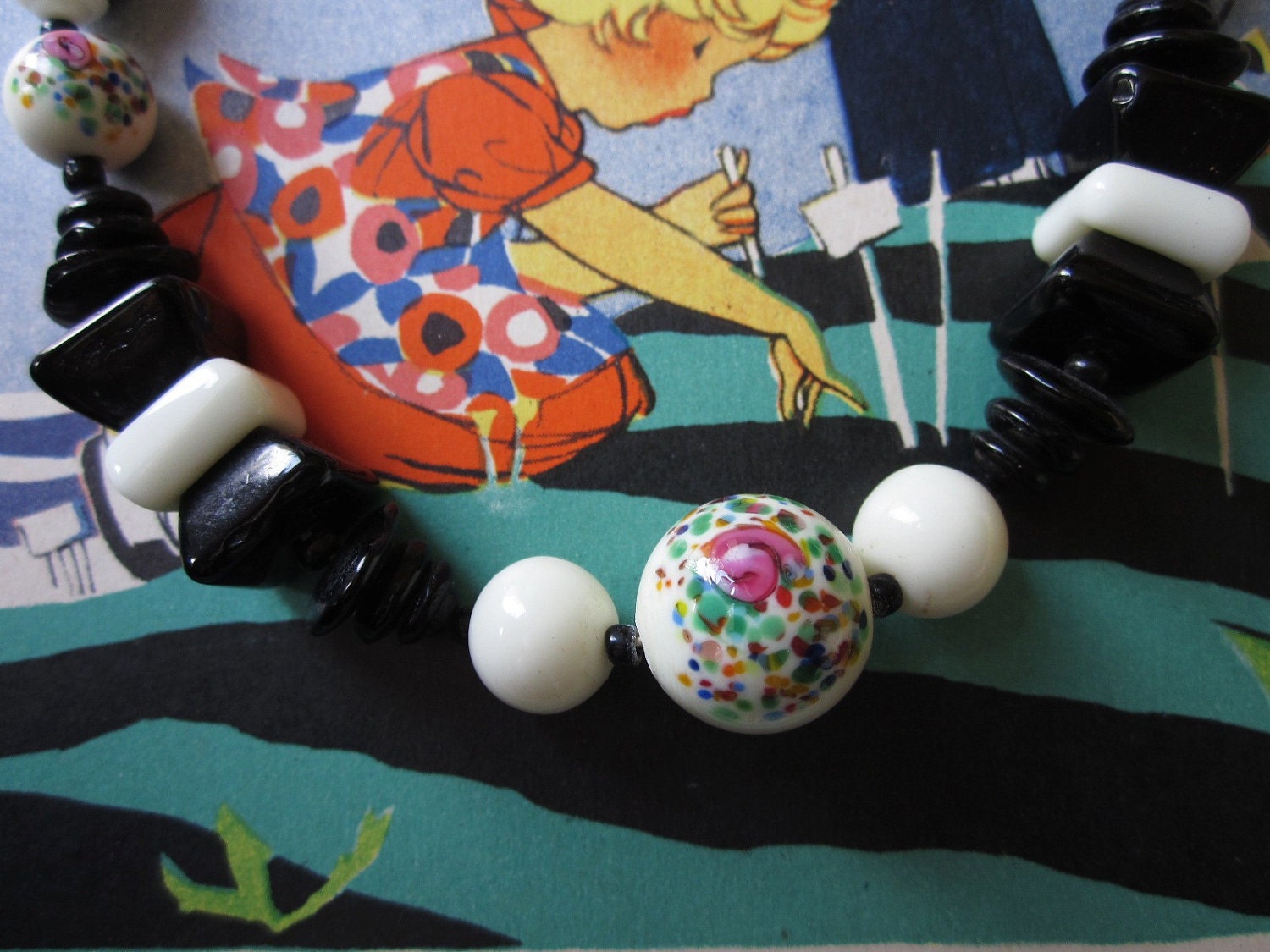 1930s Vintage Black & White Painted Bead Choker Necklace