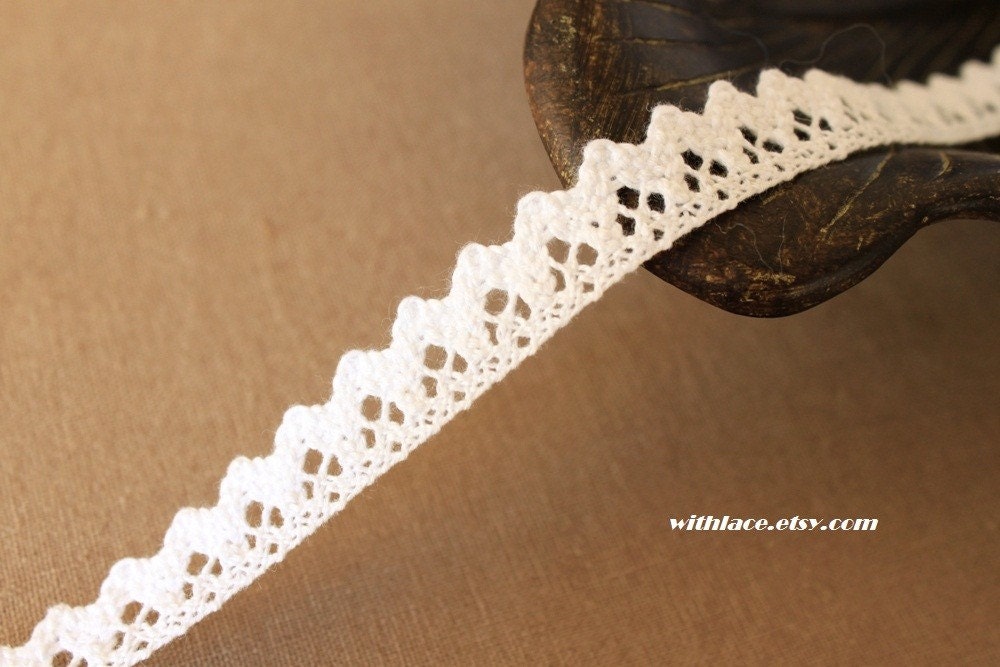 3 yds white decorative crochet lace---1.4 cm