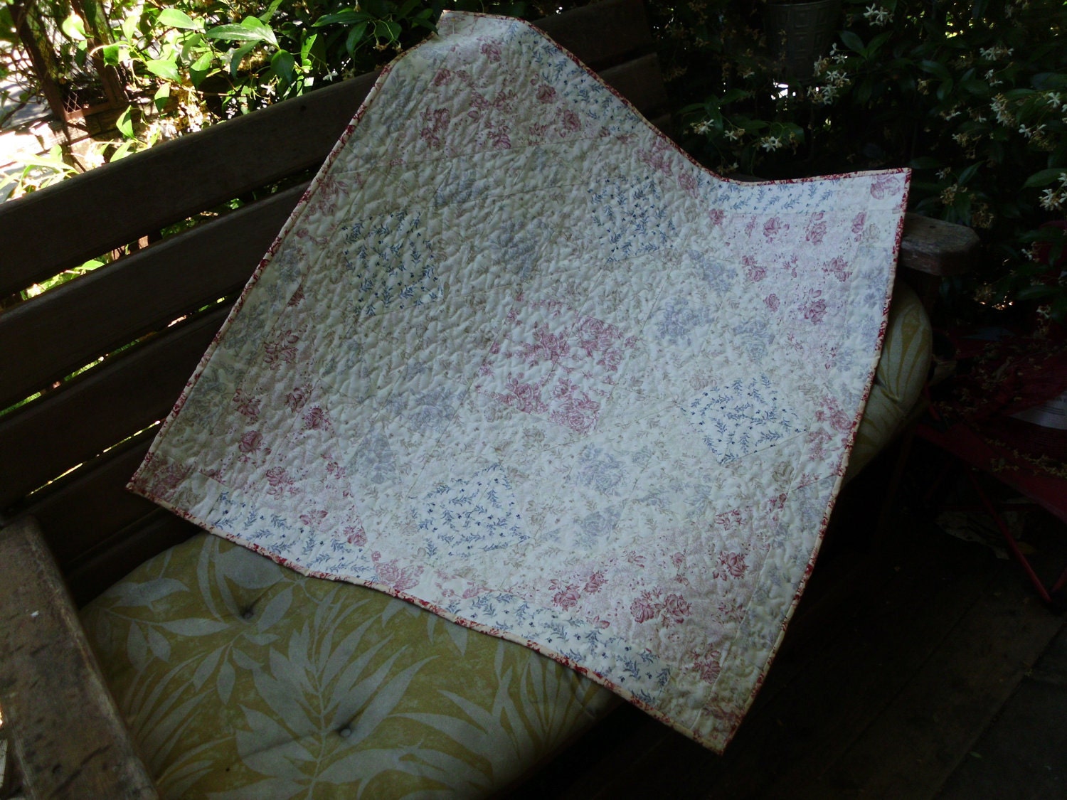 Delicate basket table topper