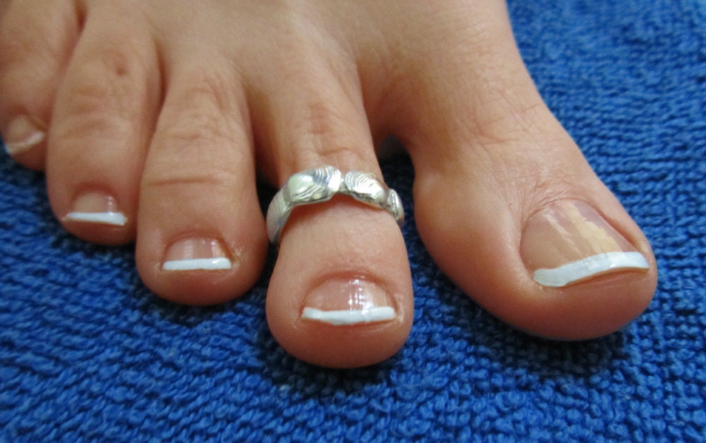 Clam Shell Toe Ring