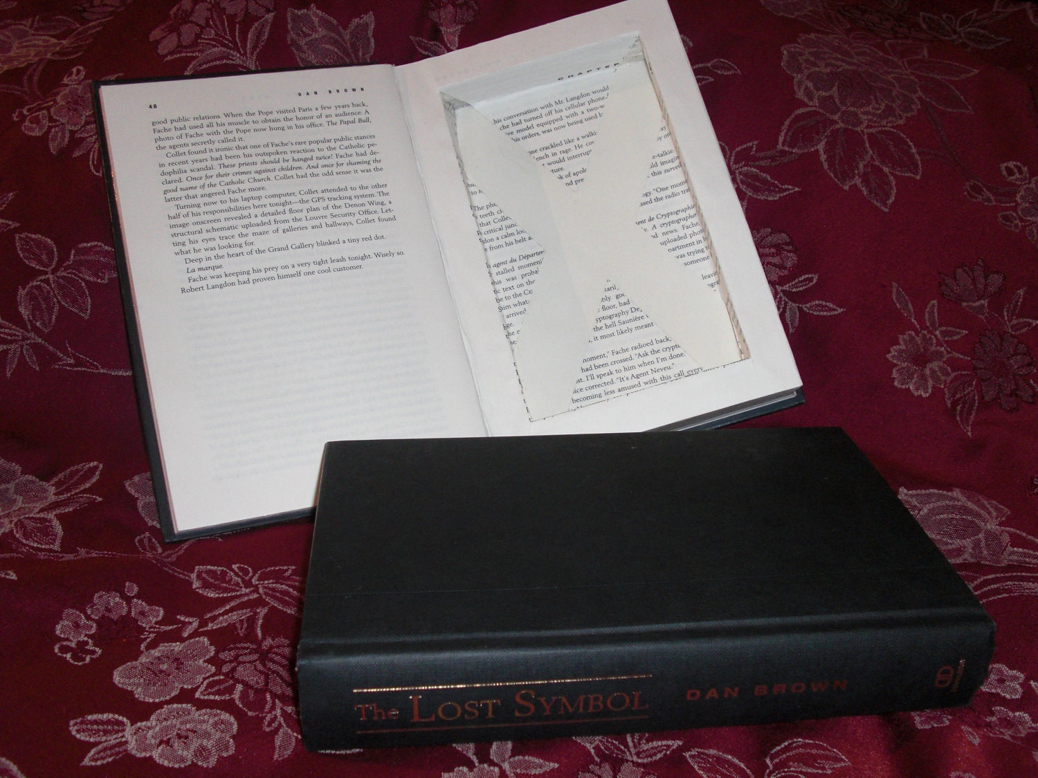 Dan Brown - Hollowed Book