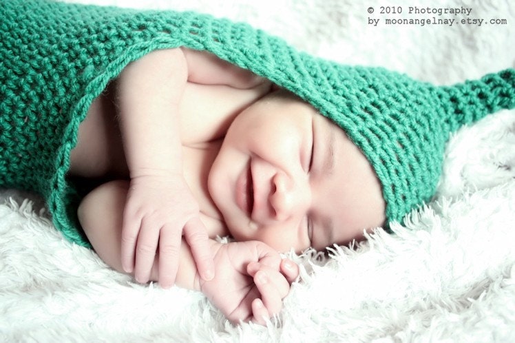 SALE Newborn Photo Prop Baby Pea Pod Cocoon Green Newborn Pea Pod Baby Cocoon - Crochet Newborn Cocoon Photography Cocoon Baby Shower Gift