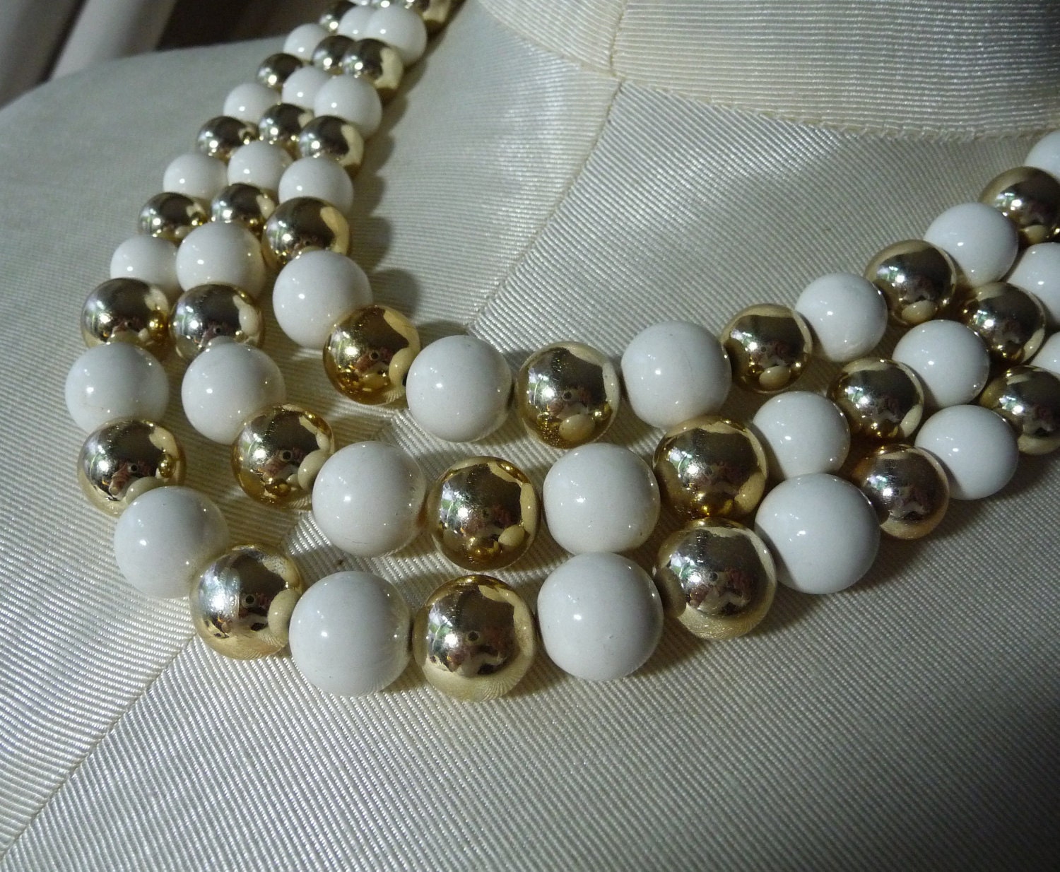 1960s Cream and Gold 3-Strand Choker Holidays Special Occasion