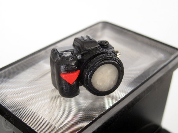 Nikon D90 Polymer Clay Camera Pendant - 2cm