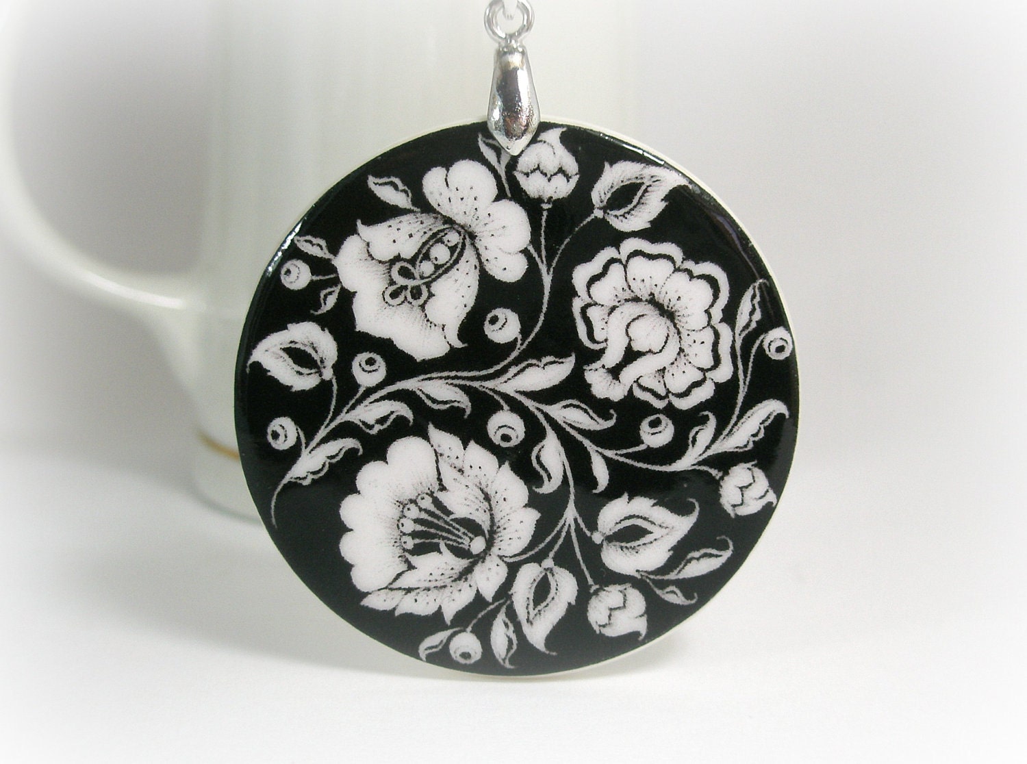 Black And White Flower Khokhloma Necklace, Russian Folk Art - ArtHarmony