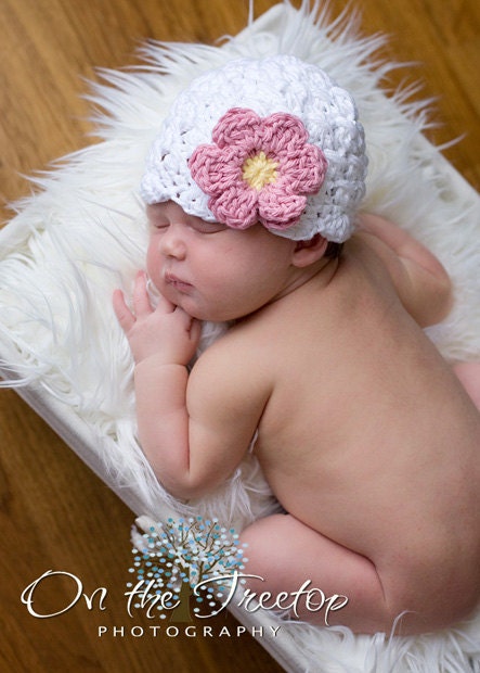 NEWBORN Hat, 0 to 1 Months Baby Girl Hat, Baby Crochet Flapper Beanie, White with Rose Pink and Yellow Flower. Great for Photography Props.