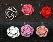 6 different colors to chose from-Rings of Roses- 20 mm Flower Cabochons with outline to really bring out the details of the rose.