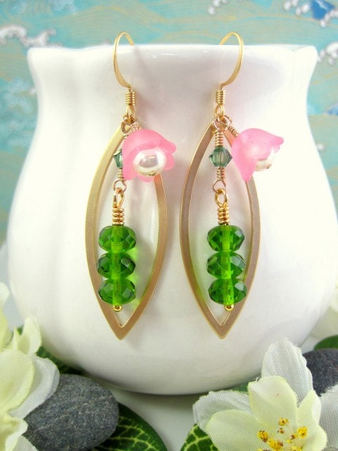 Pink blossom pea in a pod earrings, green and pink pea earrings, pea pod pink and green earrings