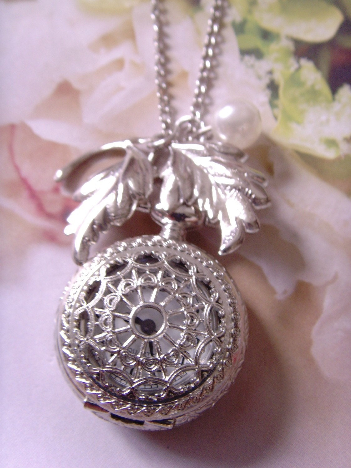 silver tone leaf fiigree pocket watch 28 inches necklace chain with gift box