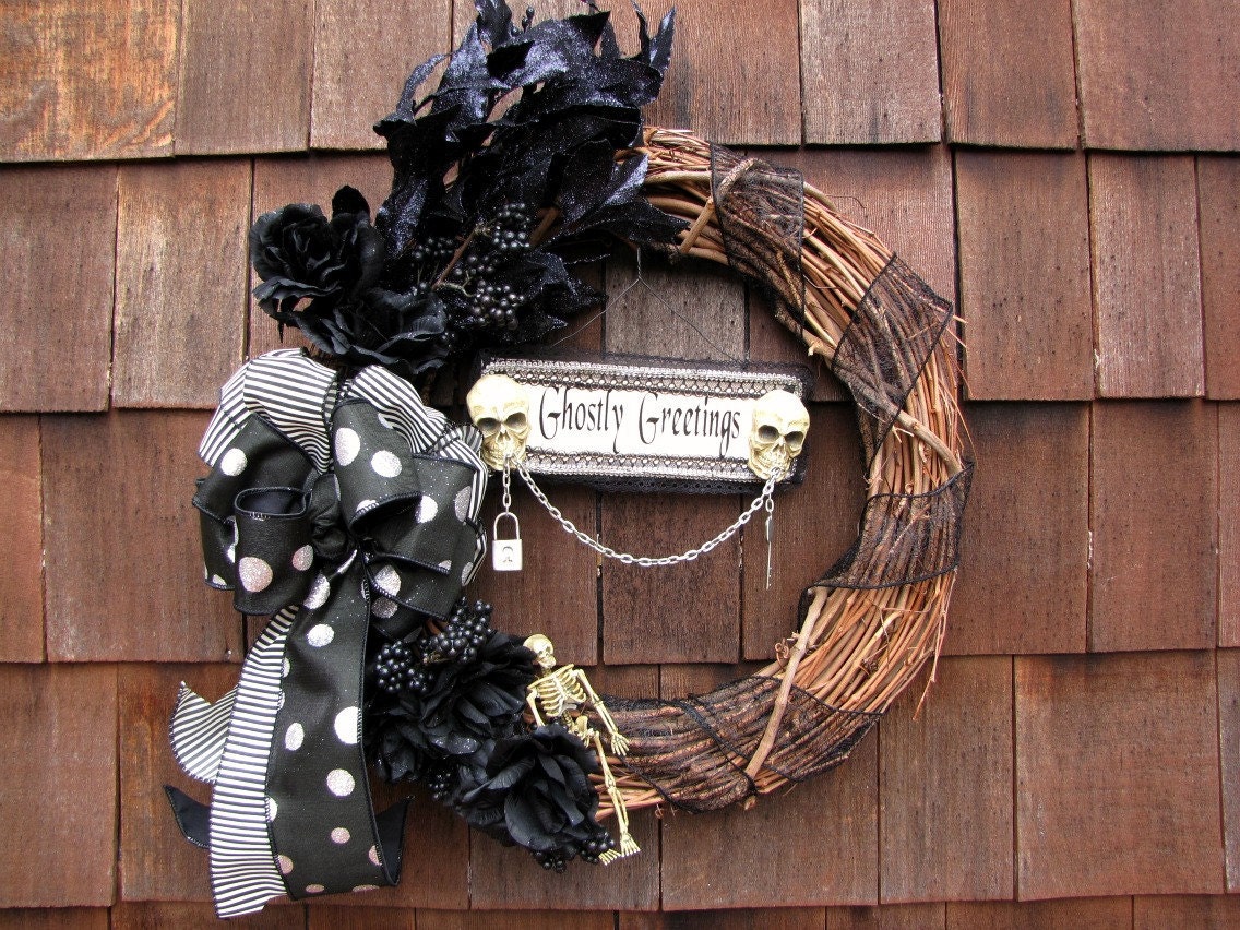 Halloween Wreath - Ghostly Greetings Halloween Wreath