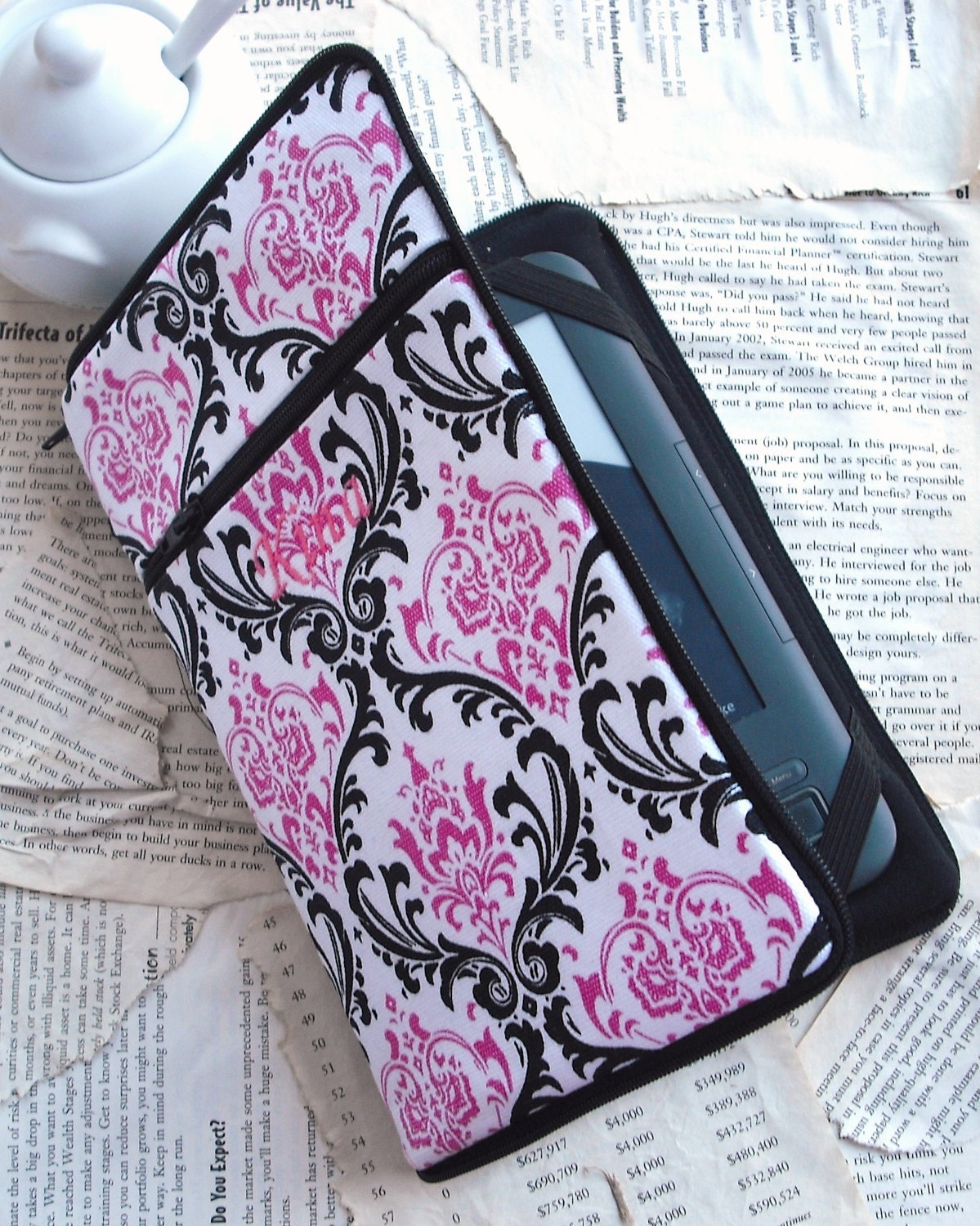 full zipper close (FREE personalization) HARD CASE - kindle/ nook/ ipad mini/ other - pink damask