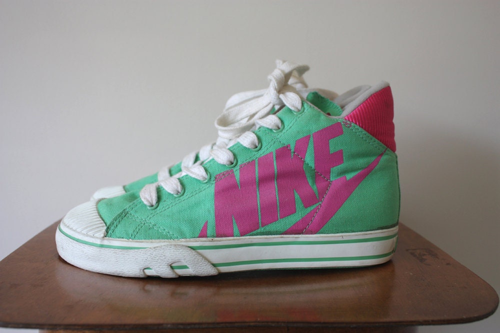 vintage nike canvas shoes