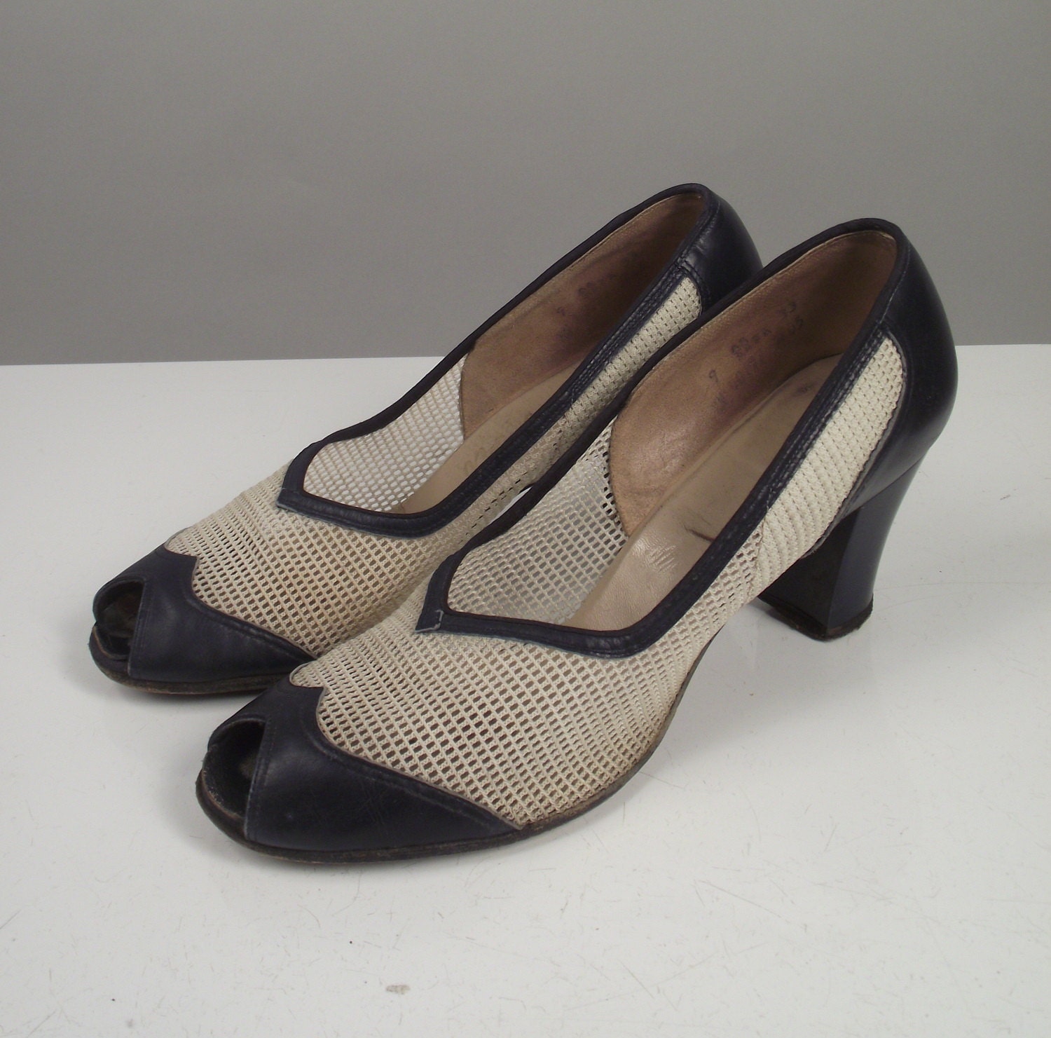 1940s Spectator Shoes / 40s Peep Toe Heels / Two Tone / Size 9 - 9 1/2