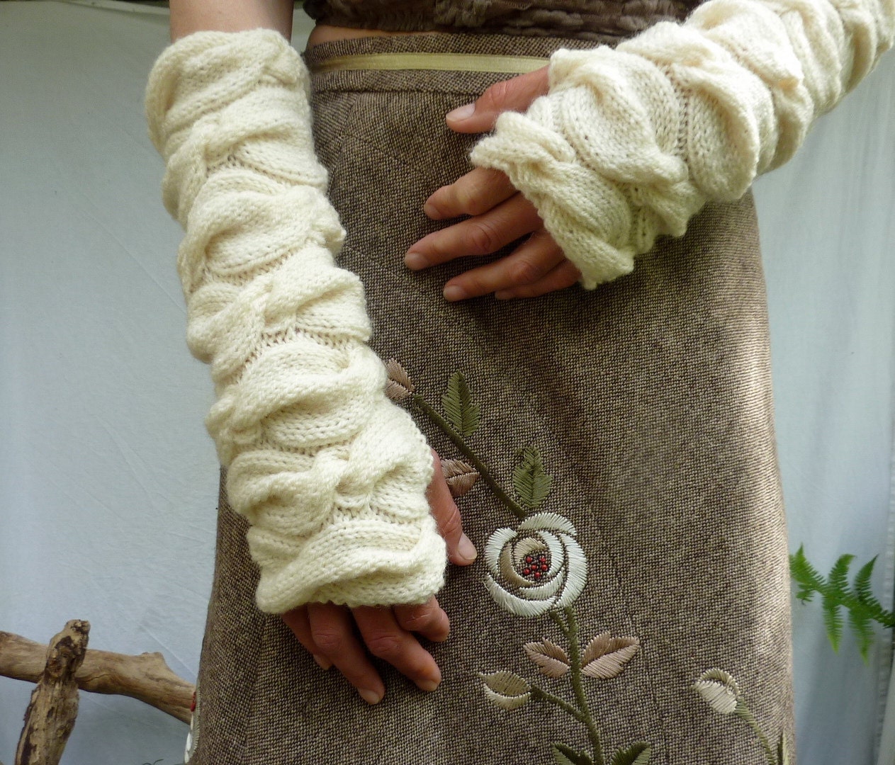 Sweetheart Warmers, hand knitted sleeves, arm warmers, wrist warmers, gauntlets in pure merino wool, cream, Ready to Ship