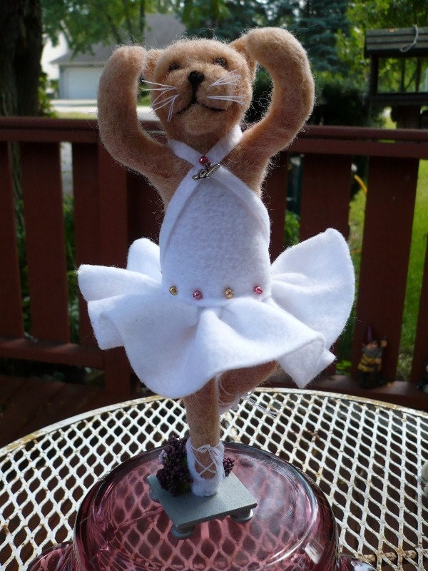 Ballerina Cat, Dancing, Needle Felted, Felting kitten OOAK