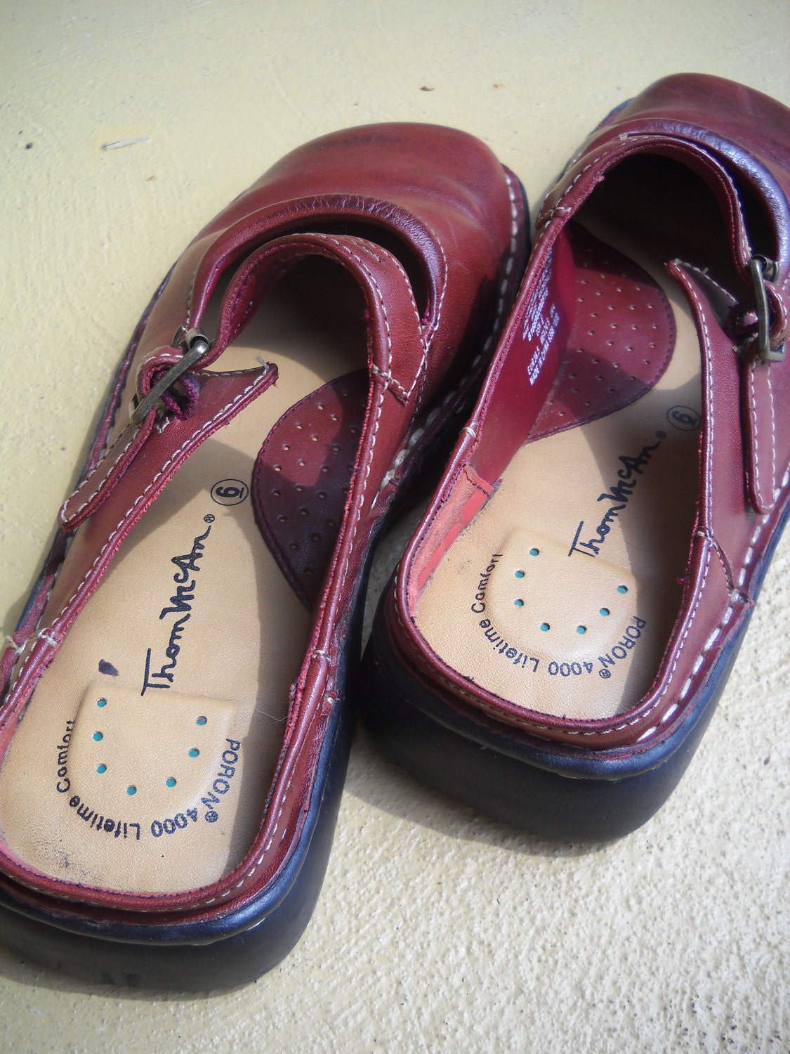Vintage Maroon Leather Thom McAn Flat Mary Janes Size 6 / 6.5 / 7 Great Condition
