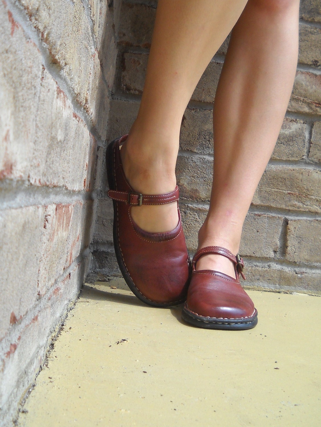 Vintage Maroon Leather Thom McAn Flat Mary Janes Size 6 / 6.5 / 7 Great Condition