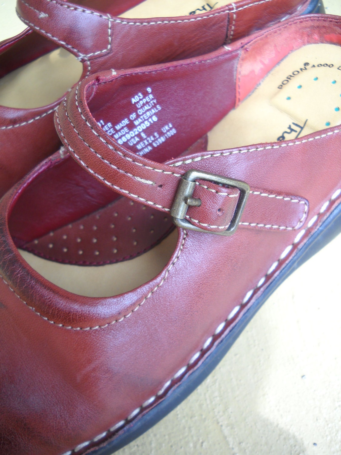 Vintage Maroon Leather Thom McAn Flat Mary Janes Size 6 / 6.5 / 7 Great Condition