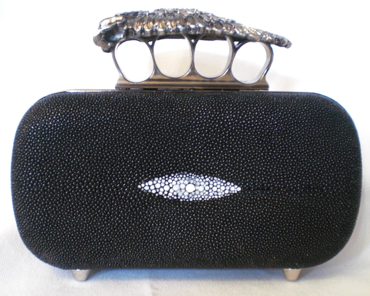 Winged Skull Knuckle Duster- Black Stingray